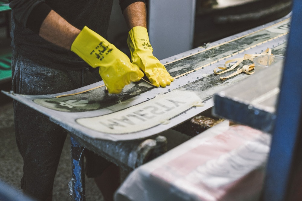 skis making